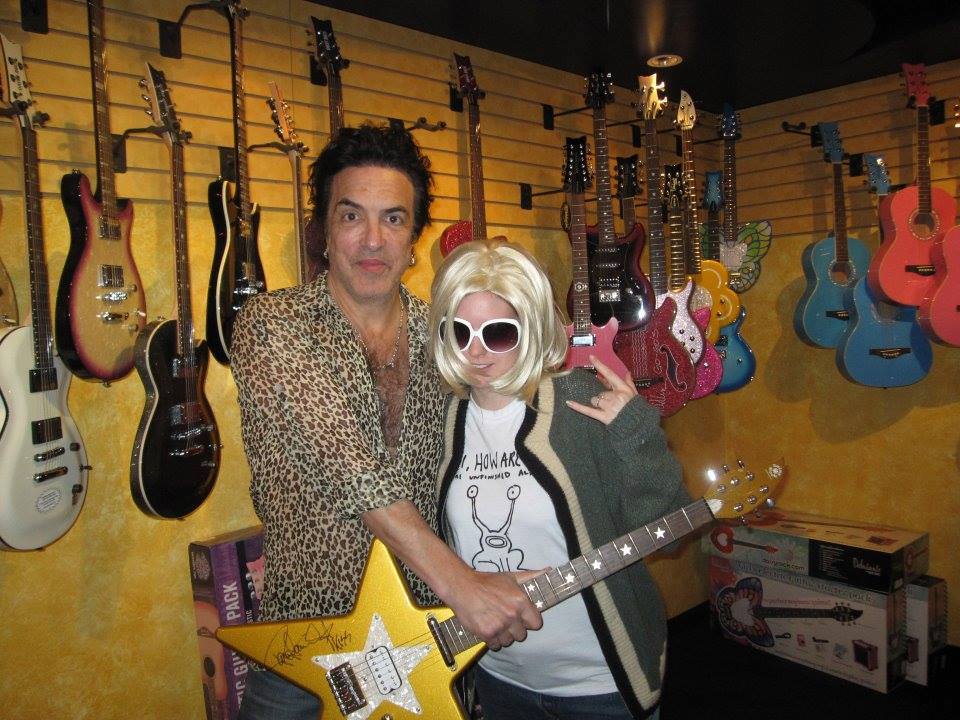 Jennifer Farmer dressed as Kurt Cobain with Paul Stanley of Kiss